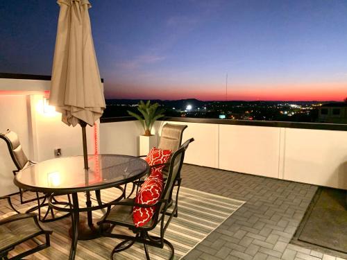 Nashville House | LUXURIOUS MORDEN LOFT Huge Rooftop & Skyline Views