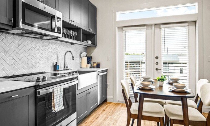 West Oak Hill Apartment | Luxurious New Unit|1Bd1Ba|Pool, Golf Sim