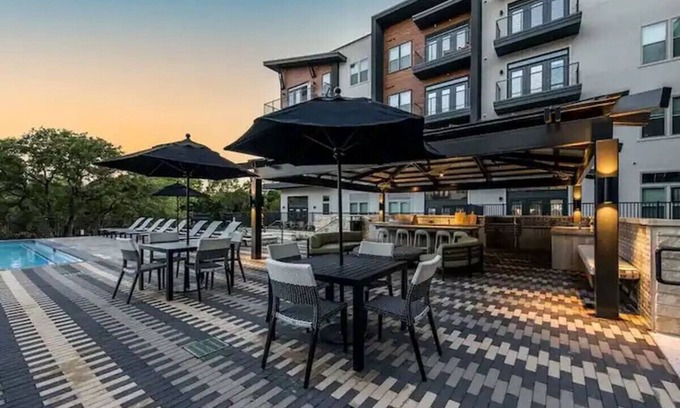 West Oak Hill Apartment | Luxurious New Unit|2Bd2Ba|Pool, Golf Sim