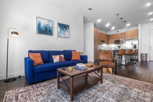 West Oak Hill Apartment | Luxurious New Unit2B2Ba Pool, Golf Sim
