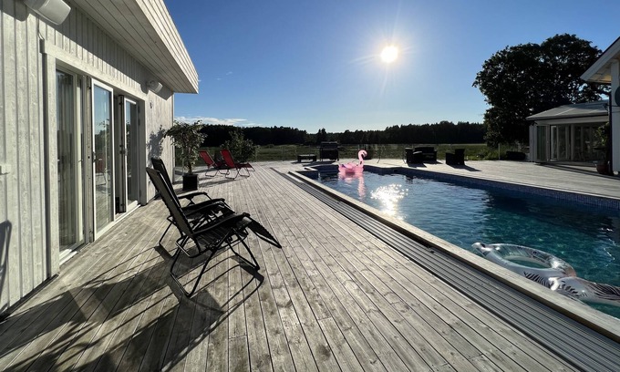 Herresta Cottage | Luxurious party house with spa and pool 7 min from airport