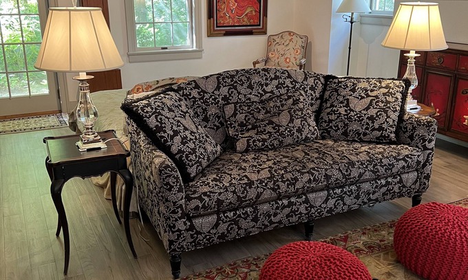 Port Perry Villa | Luxurious private stand-alone flat on a large property