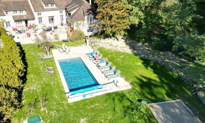 Yevre-le-Chatel Other | Luxurious residence swimming pool sauna pétanque billiards in magnificent listed village.