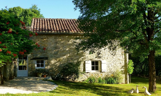 Montgesty House | Luxurious Two Bedroom Gite with Private Pool. La Vigne Vierge Gite de Charme