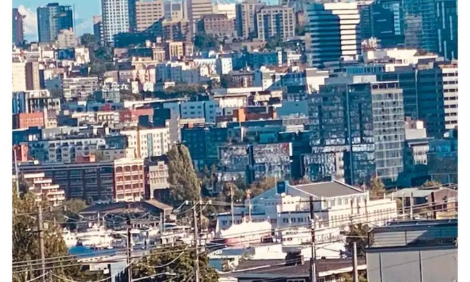 East Queen Anne House | Luxurious Urban Getaway, View/Walk To Attractions