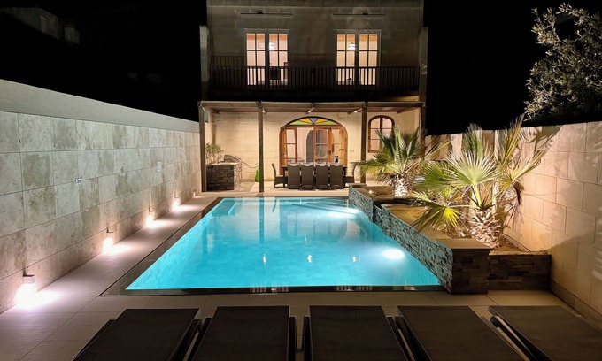 Santa Lucija Villa | Luxurious villa in a tranquil hamlet - 6 bedrooms with ensuite bathrooms & ACs