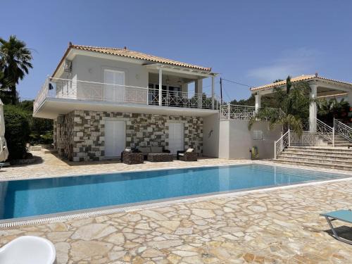 Pylos-Nestoras Villa | Luxurious Villa in Peloponnese with Swimming Pool