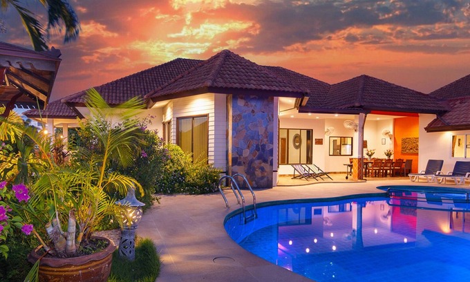 Nong Prue Villa | Luxurious Villa Pattaya Hill, minutes from town