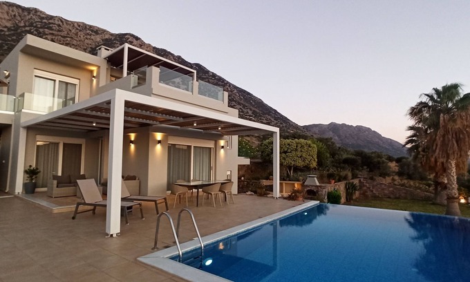 Pefki Villa | Luxurious Villa Tholos Crete