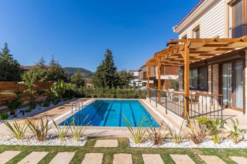 Guzelbahce Villa | Luxurious Villa with Pool and Great Garden