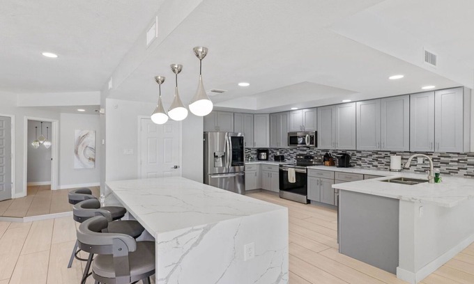 The Islands House | Luxurious Waterfront Townhouse in The Islands – Fully Remodeled!