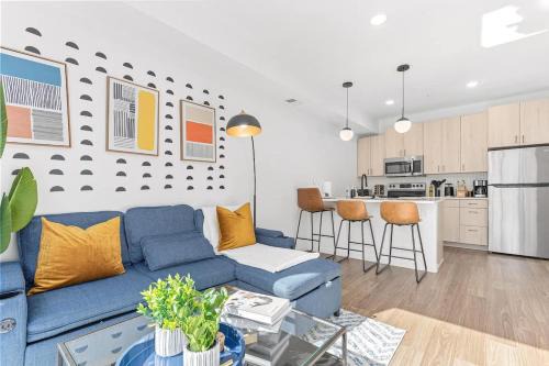 St. Anthony West Apartment | Luxury 1BD DT Roof top Gym Street Parking