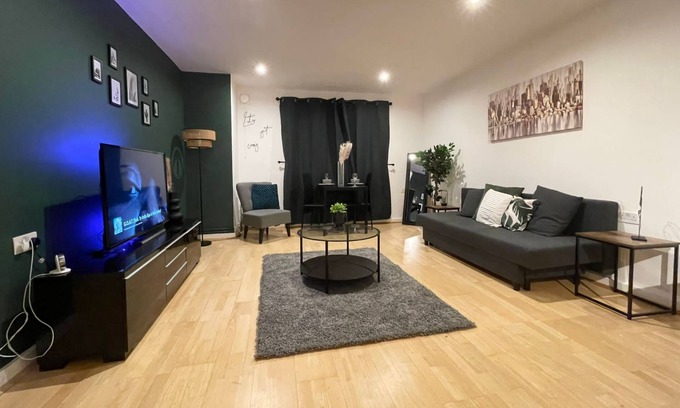 Coventry Apartment | Luxury 2 bed Apt-Free parking