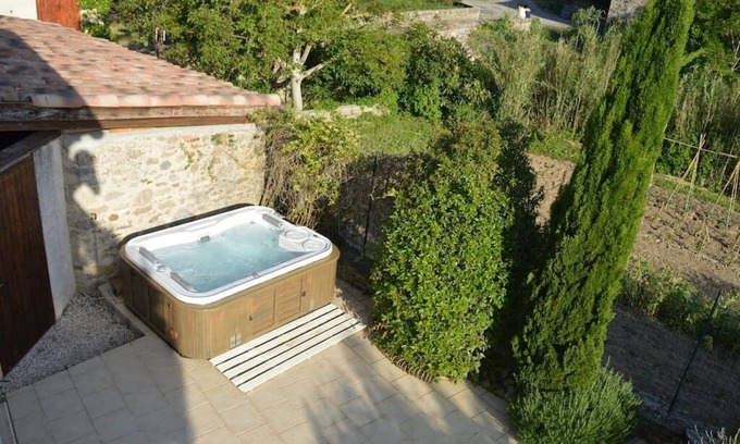 Saint-Polycarpe House | Luxury 2 bed cottage with jacuzzi near Limoux