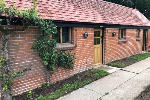 Colchester House | Luxury 2 Bed Cottage in the Orchard of a 17th Century Manor House