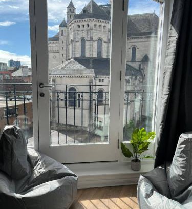 Cathedral Quarter Apartment | Luxury 2 Bed Gem In Heart Of Belfast