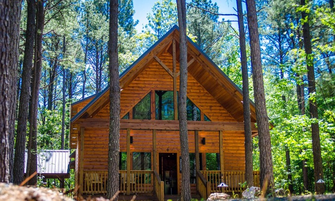Broken Bow Cabin | Luxury 2 Bedrooms, 2 bathrooms