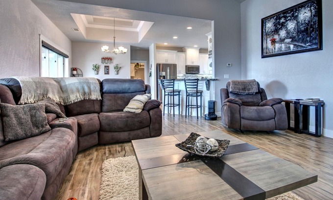 Jackson County House | Luxury 2200sqft Home Commercial Gym, Pool & HotTub