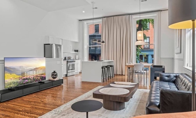 Fitler Square Apartment | Luxury 2BD Rittenhouse Sq. | Hosted By Stay Rafa