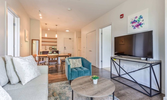 Cambridgeport Apartment | Luxury 2BR Apt Near Kendall Sq