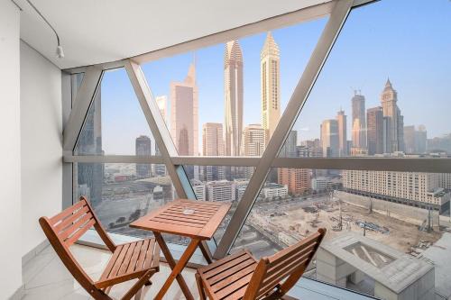 DIFC Apartment | Luxury 2BR with Pool Near Dubai Mall, Burj Khalifa, Metro