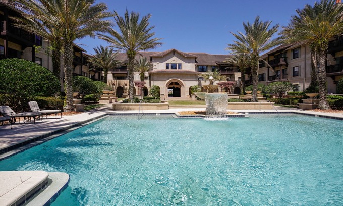 St. Augustine Condo | Luxury 3 bedroom 2 bath Condo in World Golf Village. Quiet location near pool.