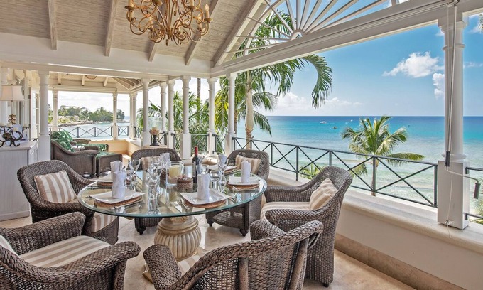 Schooner Bay Apartment | Luxury 3-bedroom beachfront penthouse