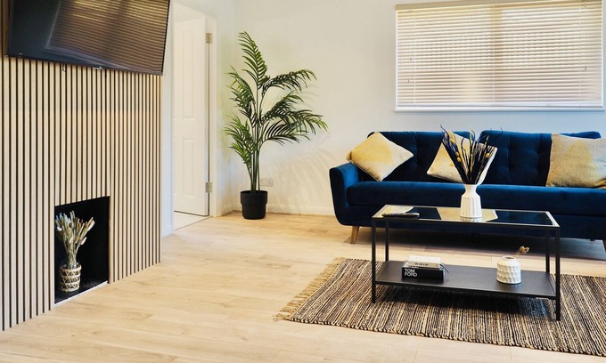 Rushmoor District Other | Luxury 3 Bedroom Detached Property with Parking & Netflix near Airport