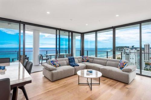 Burleigh Heads Apartment | Luxury 3 Bedroom High Floor Ocean View Apartment