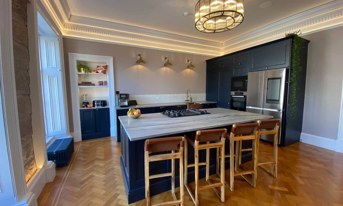 Glasgow Westend Apartment | Luxury 3 bedroom stay in the heart of the West End