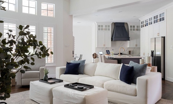 Flower Mound House | Luxury 3BR Flower Mound Home | Yoga Room | Pool