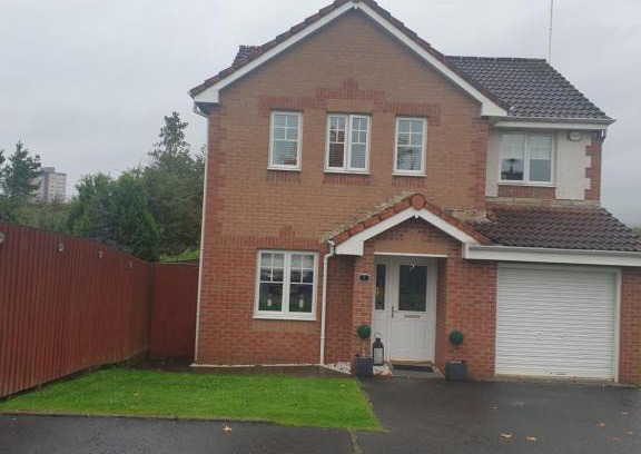 Clydebank House | Luxury 4 Bed Detached House With Outdoor Bar & Garden