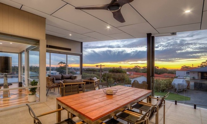 Karrinyup House | Luxury 4 bedroom home with pool and huge balcony