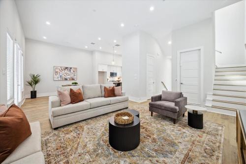 Spring Branch Central House | Luxury 4-Story, Rooftop Deck in Houston
