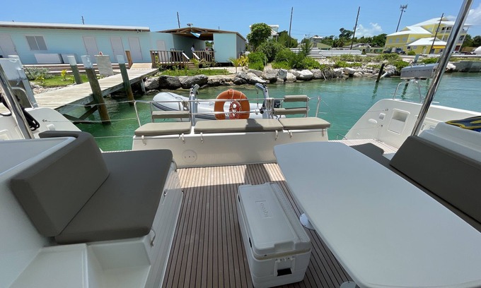 Lubbers Quarters Cay Boat Rental | Luxury 40 ft Catamaran in Marsh Harbour