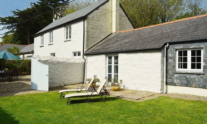Helston Cottage | Luxury 5-star cottage near the Cornish coast on the Bonython Estate, Lizard Peninsula
