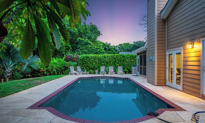 West Bradenton House | Luxury 5BR w/Pool, Spa & Game Room near AMI