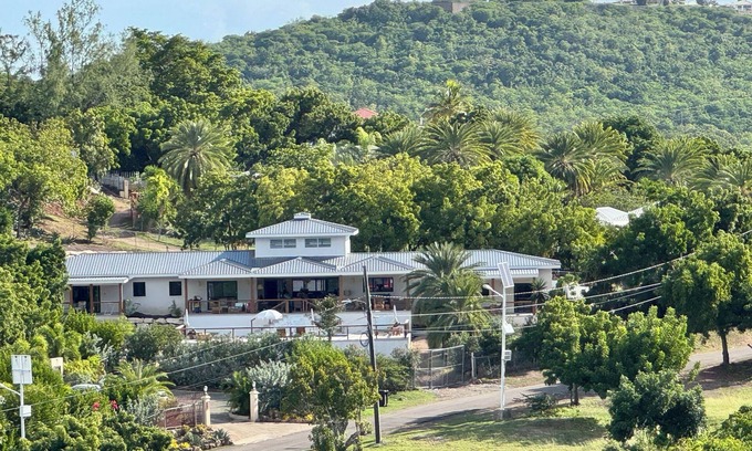 English Harbour Villa | Luxury 6 Bed Villa, 3 Min walk from Pigeon Beach, Private Pool, own Pickle Court