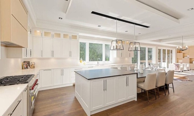 Newtonbrook Villa | Luxury 6 Bedrooms Villa with Spacious Indoor