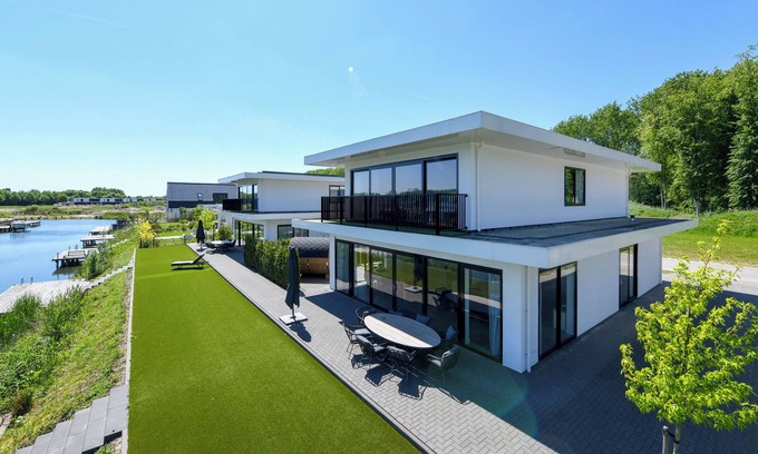 Zeewolde House | Luxury 8-person villa by the water with private jetty, hot tub and Finnish sauna. Perfect for a relaxing stay!