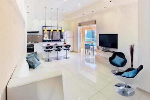 Emek Refaim Apartment | Luxury apartment in the heart of the German colony