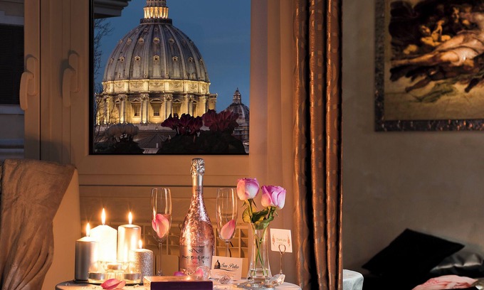Quartiere XIII Aurelio Apartment | Luxury Apartment with Balcony and View on St. Peter's Basilica - Free Parking!