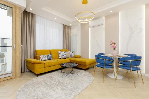 Mokotow Apartment | Luxury Apartment Wynalazek in Mokotów by Renters Prestige