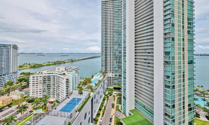 Allapattah Apartment | Luxury Apt in Miami w/ pool & spa in the rooftop
