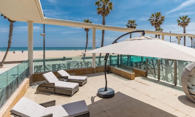 Alboraya Apartment | Luxury Beach Front Apartment with Pool