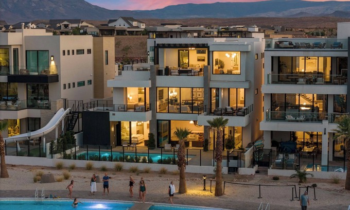 St. George House | Luxury Beachside: Lagoon Front + Private Pool