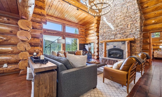 Baldy Mountain House | Luxury Breckenridge Modern Log Cabin: 5 bedrooms, mountain views, sleeps 12 guests.