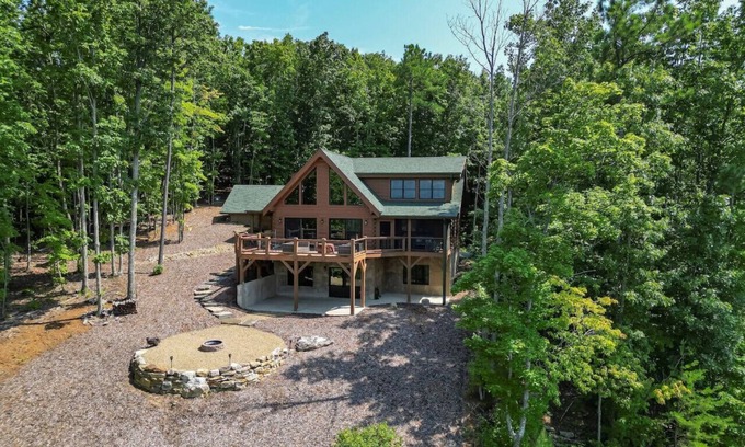 Vein Mountain Cabin | Luxury Cabin-Big Views Hot Tub Fire Pit
