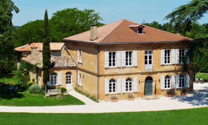 Glatens House | Luxury Château in Gascony - 7 Ensuite Bedrooms, Air Conditioning & Heated Pool
