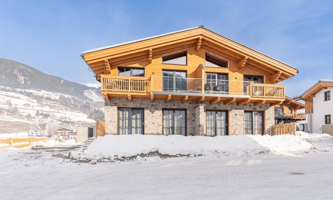Lengdorf Ski Chalet | Luxury chalet with sauna and ski storage